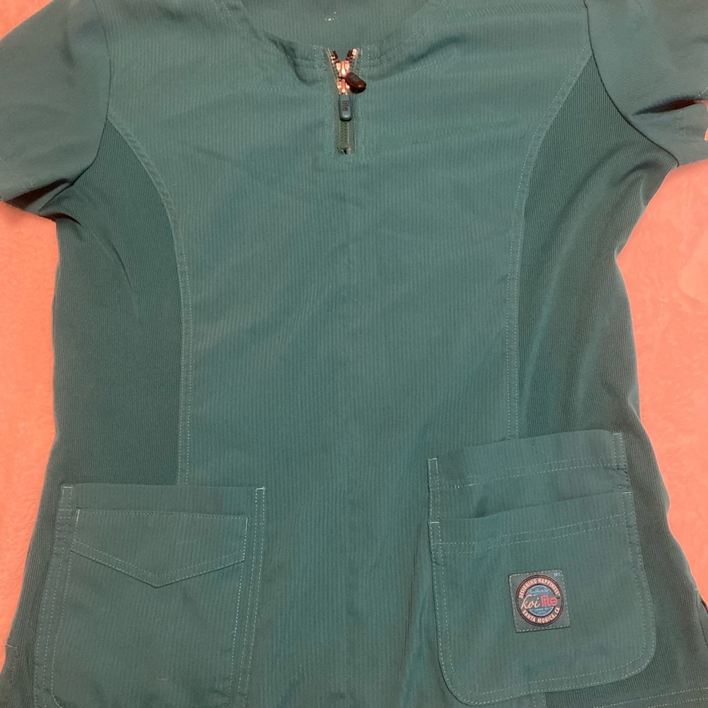 Koi lite scrub top